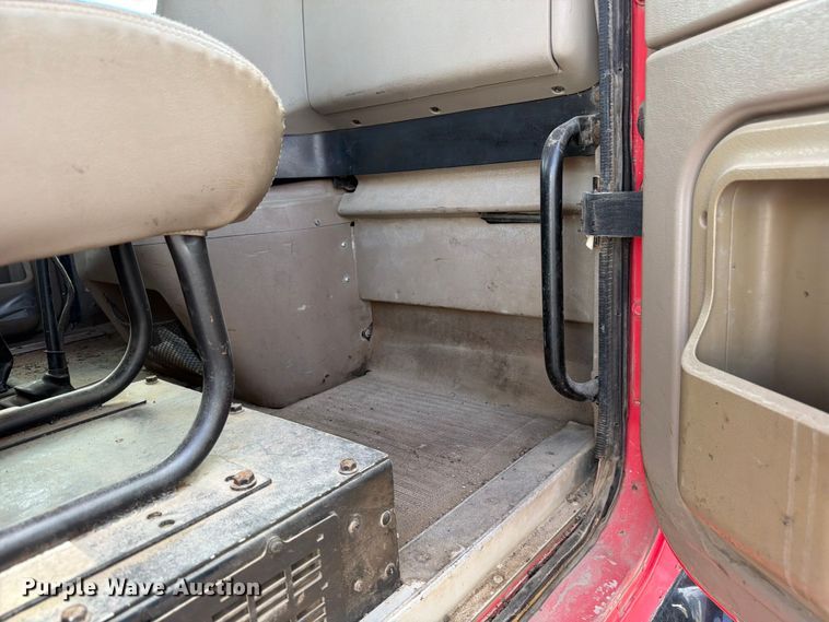 image for item FK0231 2006 International 9200i semi truck