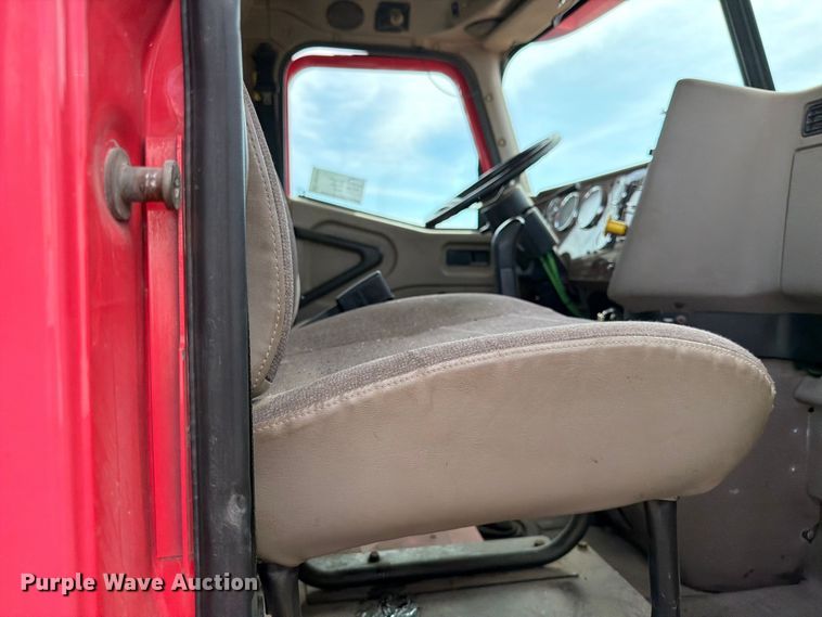 image for item FK0231 2006 International 9200i semi truck