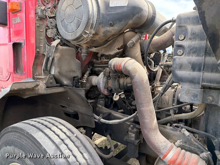 image for item FK0231 2006 International 9200i semi truck