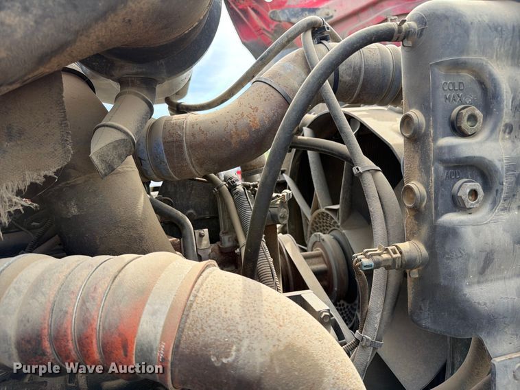 image for item FK0231 2006 International 9200i semi truck