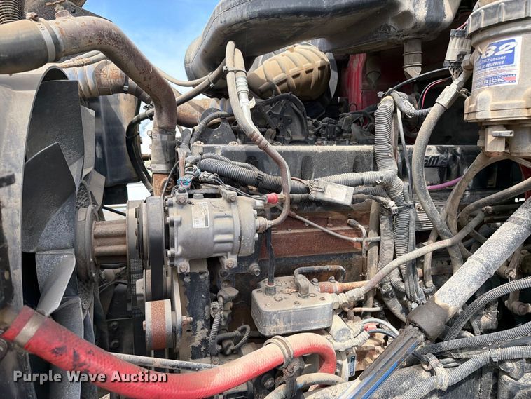 image for item FK0231 2006 International 9200i semi truck