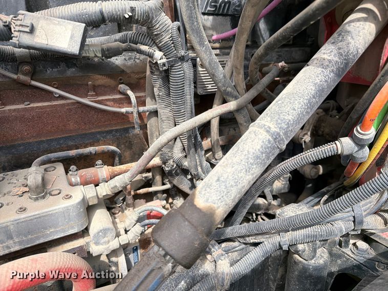image for item FK0231 2006 International 9200i semi truck