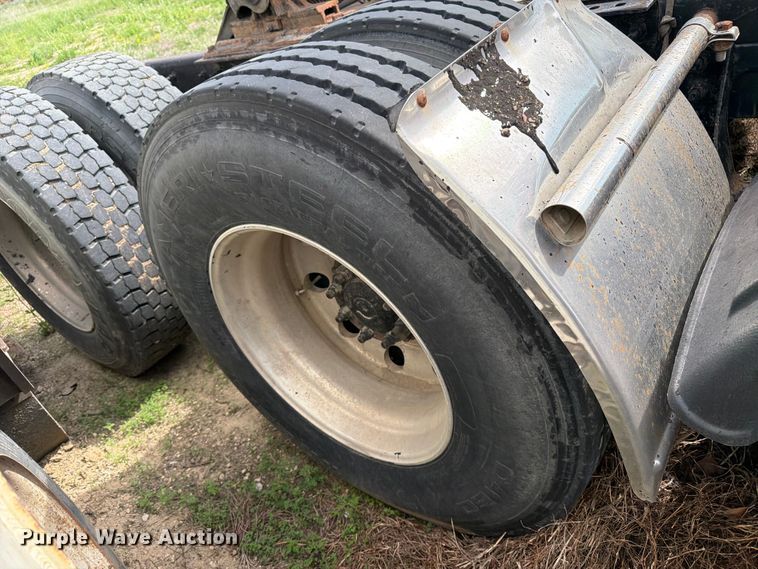 image for item FK0231 2006 International 9200i semi truck