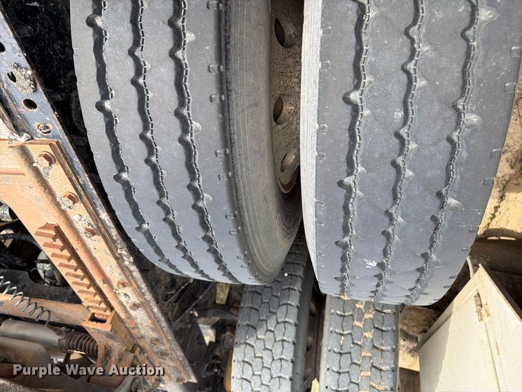 image for item FK0231 2006 International 9200i semi truck