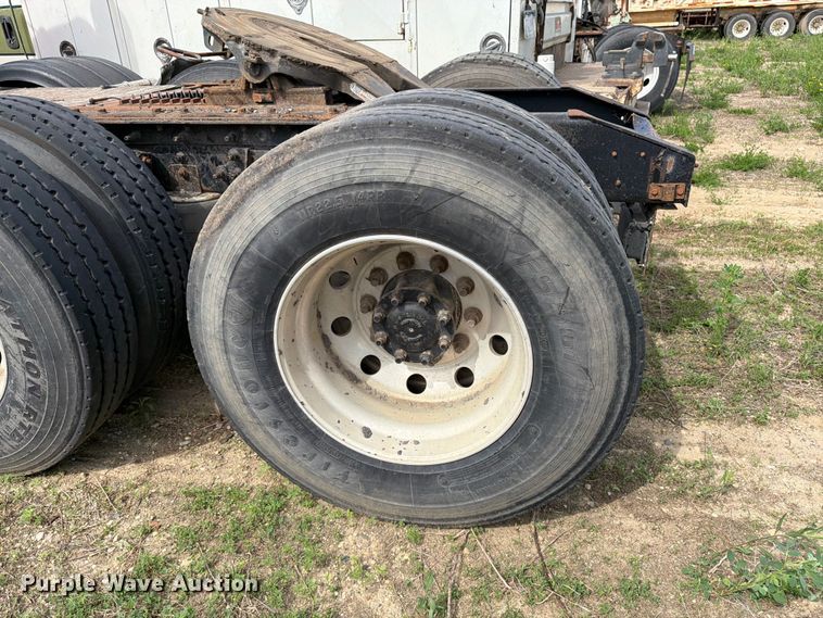 image for item FK0231 2006 International 9200i semi truck