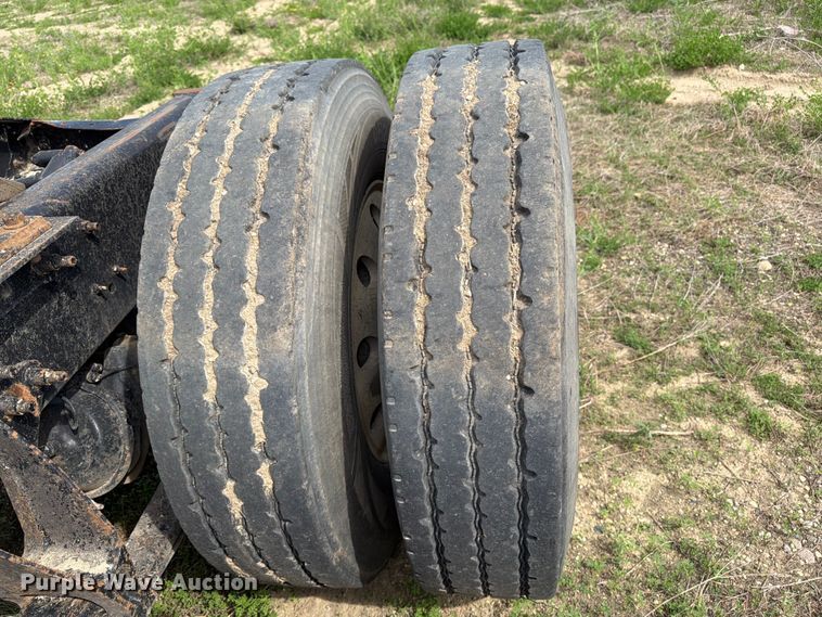 image for item FK0231 2006 International 9200i semi truck