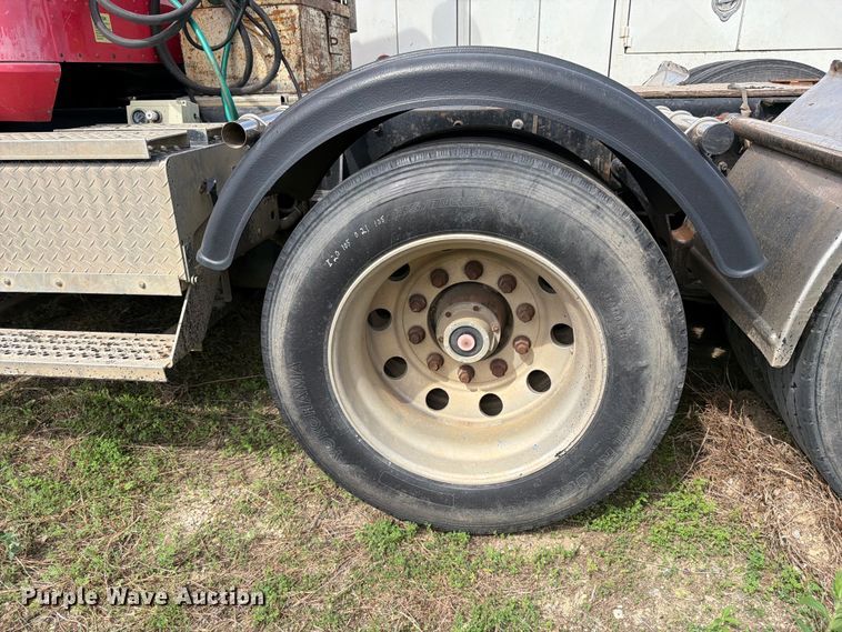 image for item FK0231 2006 International 9200i semi truck