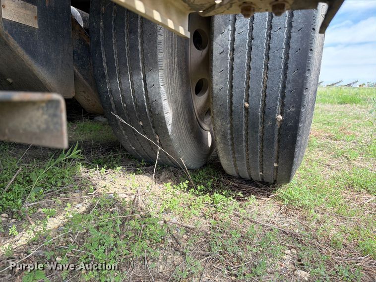 image for item FK0231 2006 International 9200i semi truck
