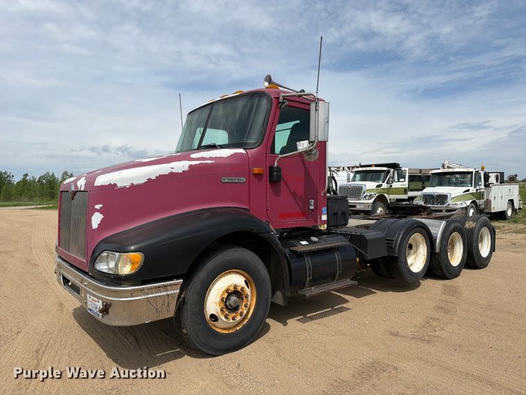 image for item FK0233 2001 International 9100i semi truck