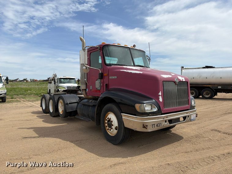 image for item FK0233 2001 International 9100i semi truck