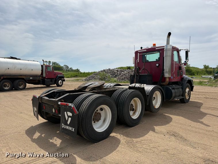 image for item FK0233 2001 International 9100i semi truck