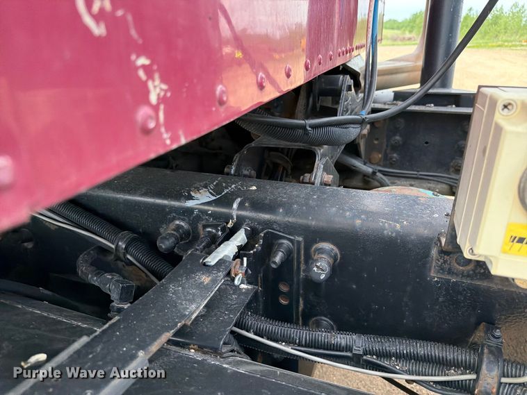 image for item FK0233 2001 International 9100i semi truck