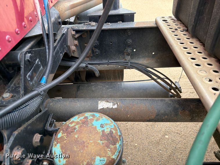image for item FK0233 2001 International 9100i semi truck