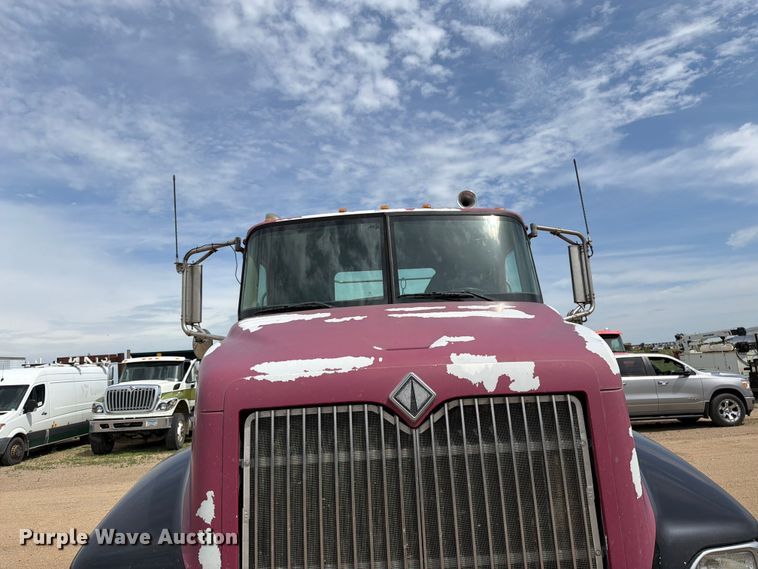 image for item FK0233 2001 International 9100i semi truck
