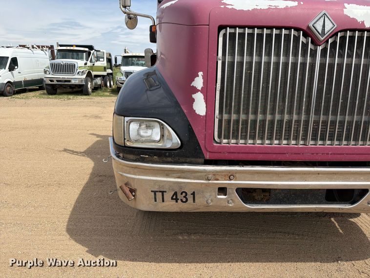 image for item FK0233 2001 International 9100i semi truck