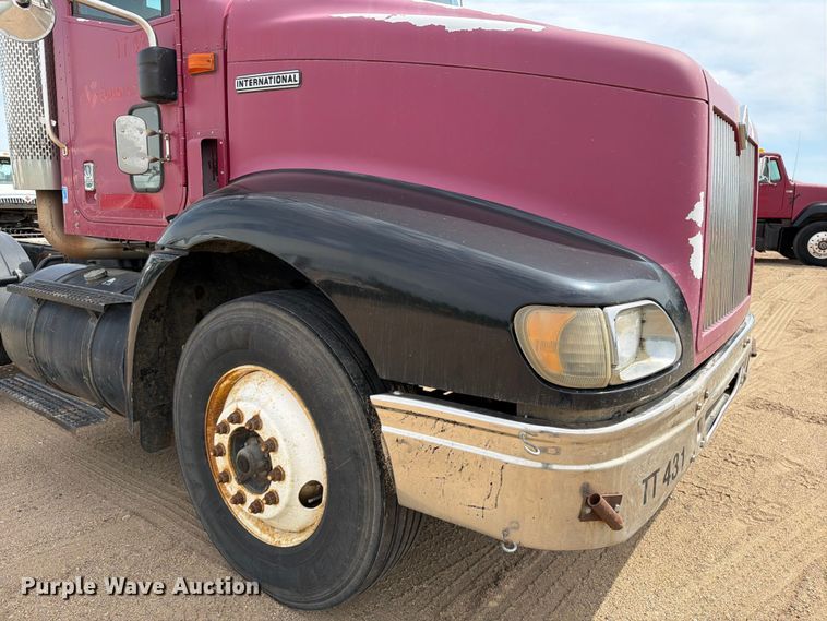 image for item FK0233 2001 International 9100i semi truck