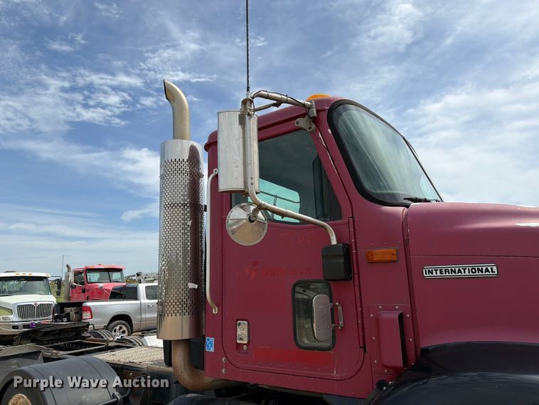 image for item FK0233 2001 International 9100i semi truck