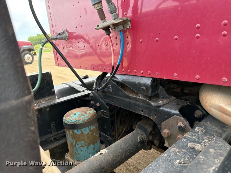 image for item FK0233 2001 International 9100i semi truck