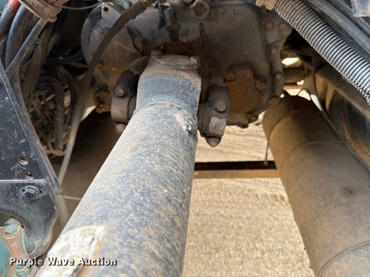 image for item FK0233 2001 International 9100i semi truck