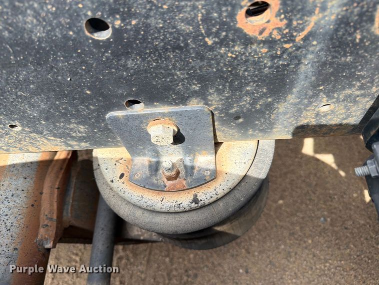 image for item FK0233 2001 International 9100i semi truck