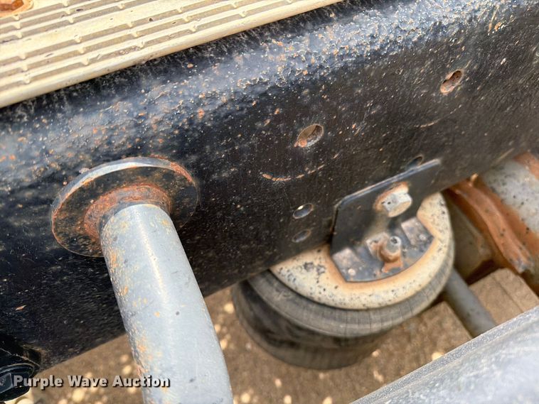image for item FK0233 2001 International 9100i semi truck