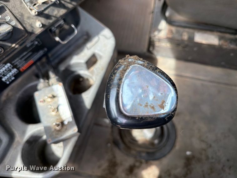 image for item FK0233 2001 International 9100i semi truck