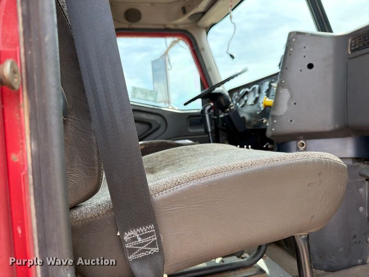 image for item FK0233 2001 International 9100i semi truck