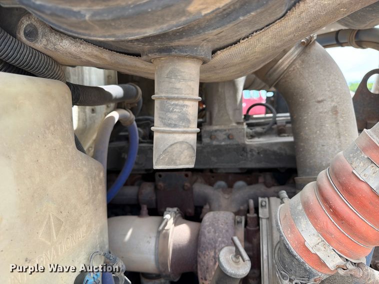 image for item FK0233 2001 International 9100i semi truck