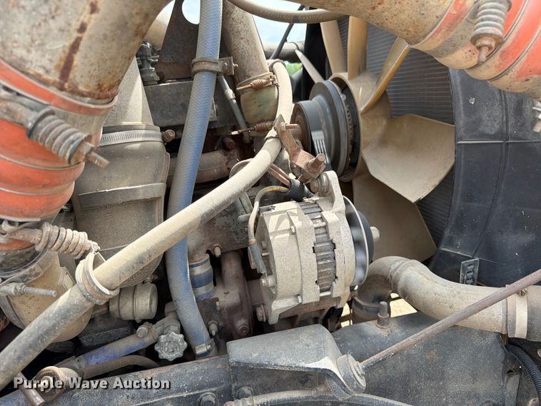 image for item FK0233 2001 International 9100i semi truck