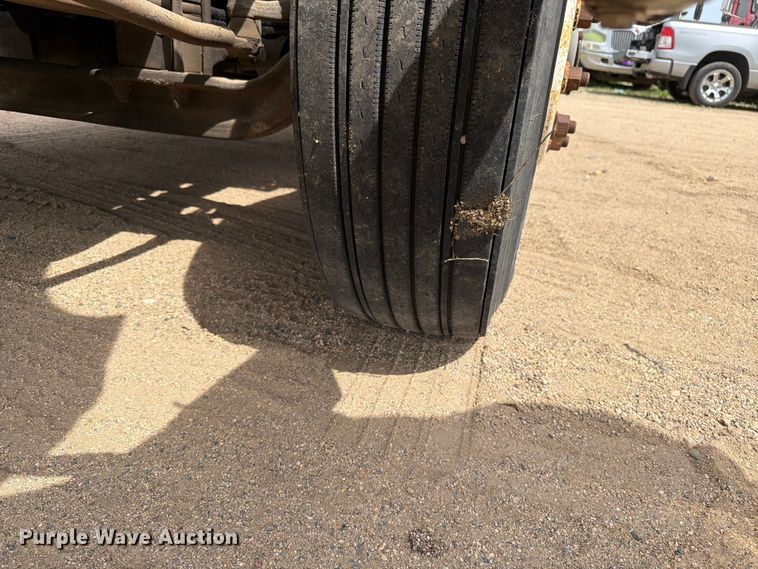 image for item FK0233 2001 International 9100i semi truck