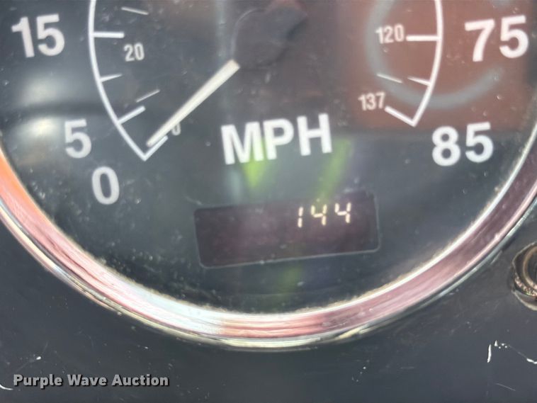image for item FK0233 2001 International 9100i semi truck