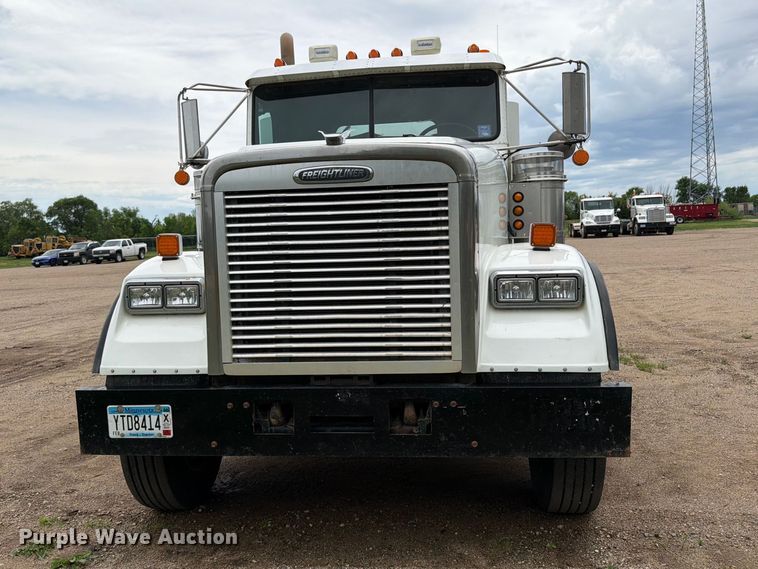 image for item FK0242 2008 Freightliner FLD120 semi truck