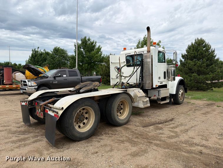 image for item FK0242 2008 Freightliner FLD120 semi truck