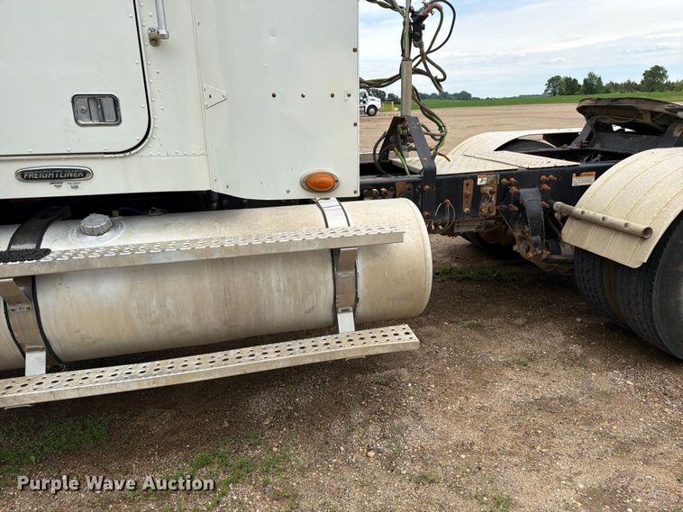 image for item FK0242 2008 Freightliner FLD120 semi truck