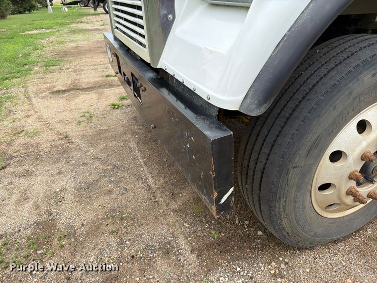 image for item FK0242 2008 Freightliner FLD120 semi truck