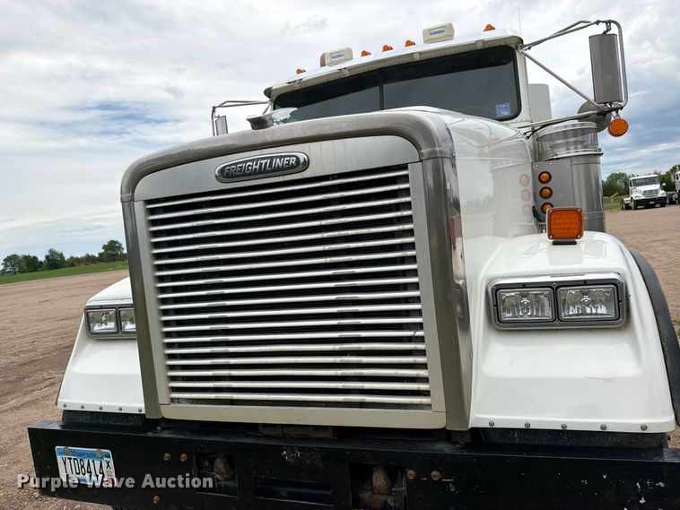 image for item FK0242 2008 Freightliner FLD120 semi truck
