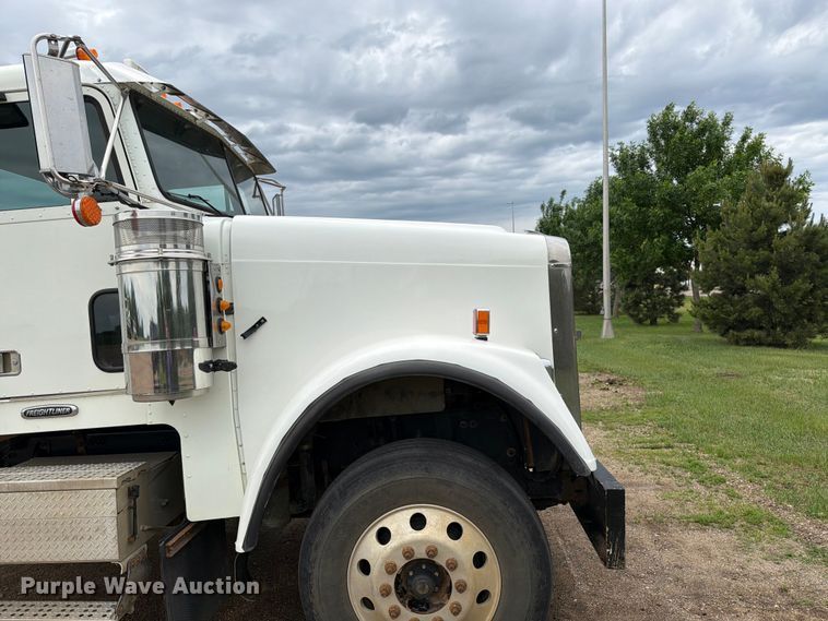 image for item FK0242 2008 Freightliner FLD120 semi truck