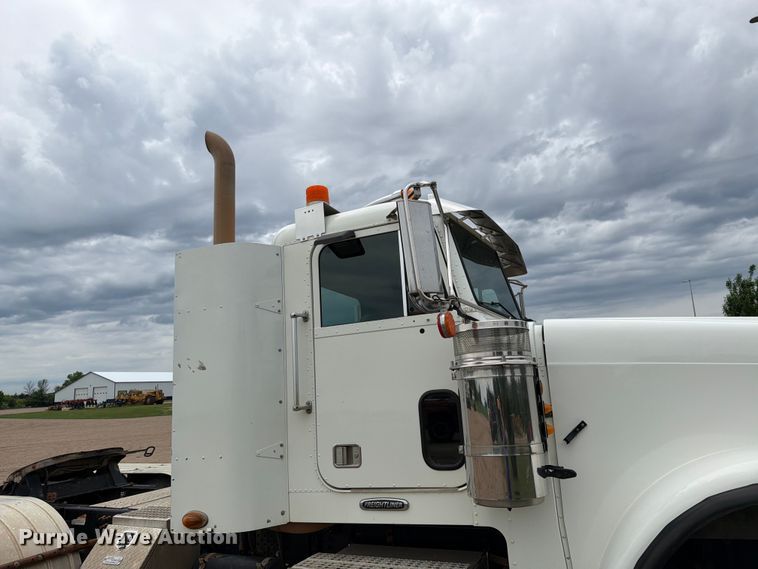 image for item FK0242 2008 Freightliner FLD120 semi truck