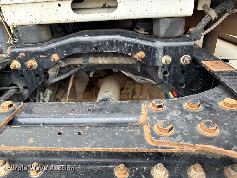 image for item FK0242 2008 Freightliner FLD120 semi truck