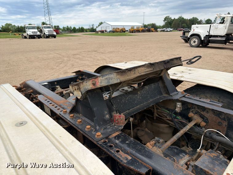 image for item FK0242 2008 Freightliner FLD120 semi truck