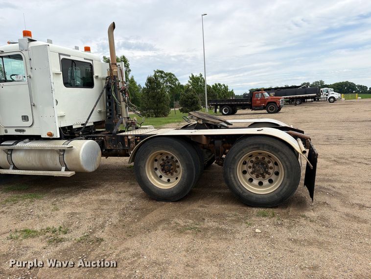 image for item FK0242 2008 Freightliner FLD120 semi truck