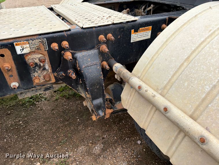 image for item FK0242 2008 Freightliner FLD120 semi truck