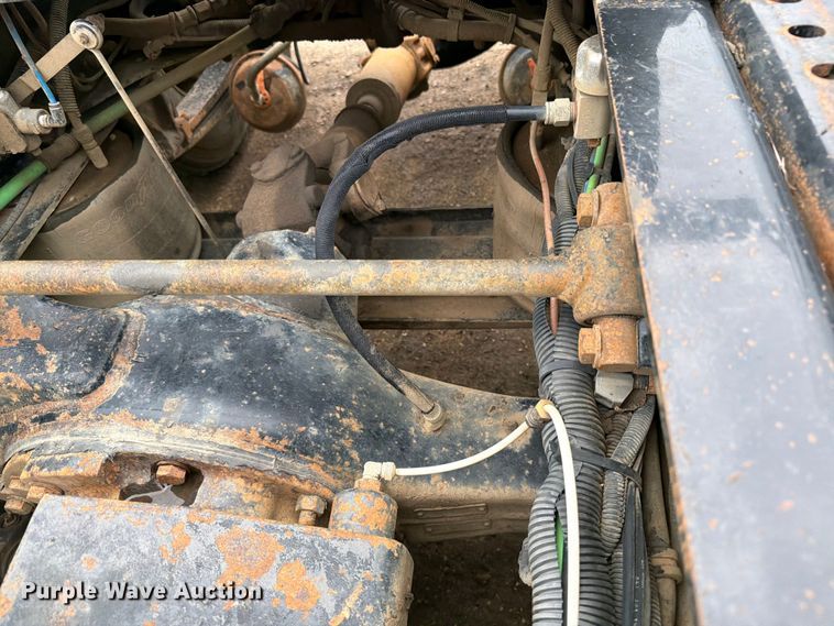 image for item FK0242 2008 Freightliner FLD120 semi truck