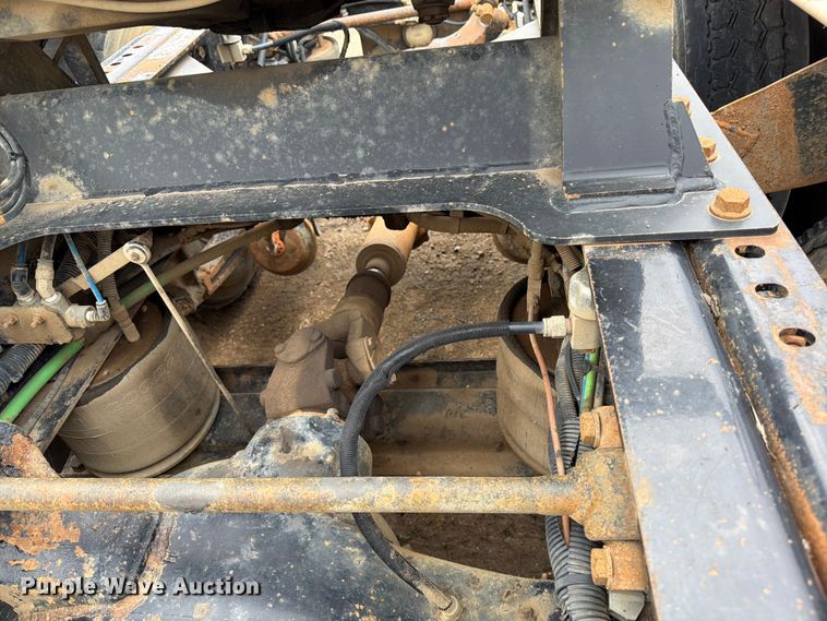image for item FK0242 2008 Freightliner FLD120 semi truck