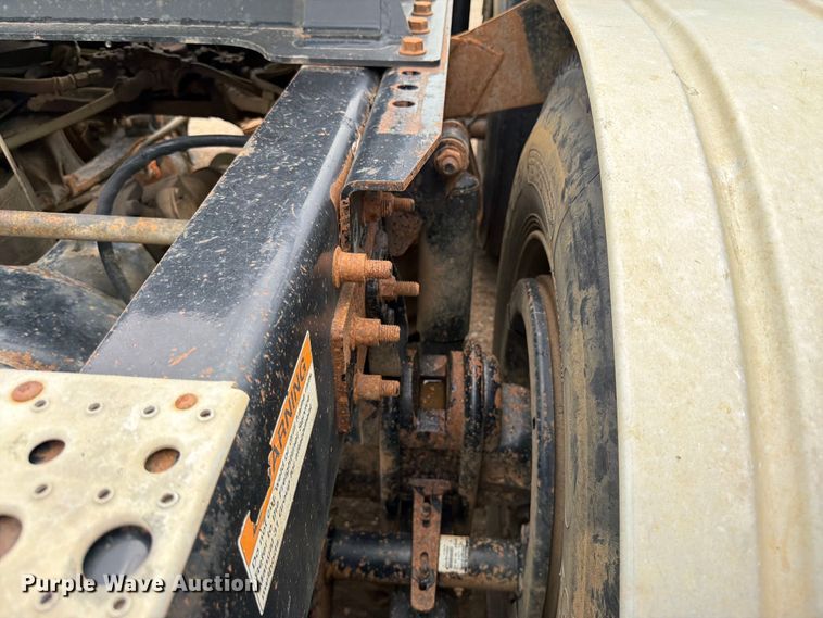 image for item FK0242 2008 Freightliner FLD120 semi truck