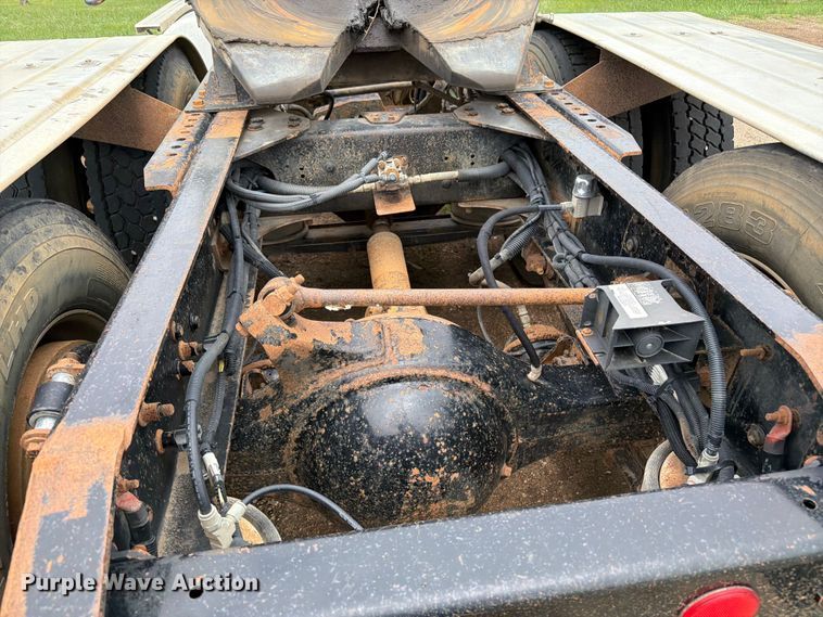 image for item FK0242 2008 Freightliner FLD120 semi truck