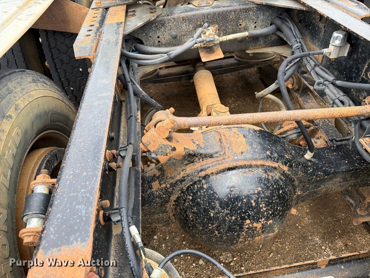 image for item FK0242 2008 Freightliner FLD120 semi truck