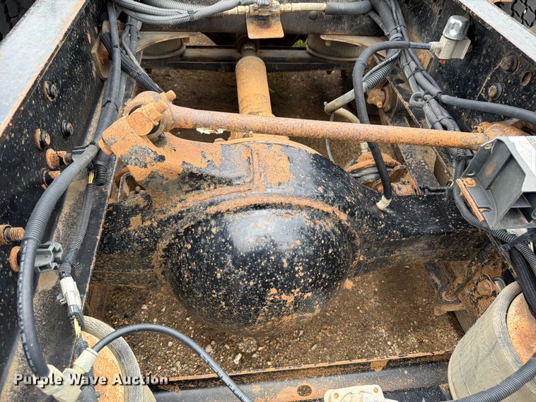 image for item FK0242 2008 Freightliner FLD120 semi truck