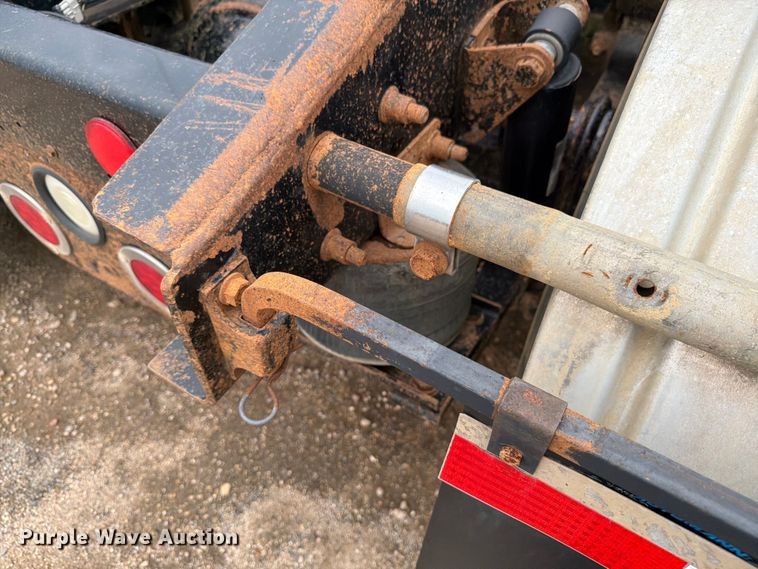 image for item FK0242 2008 Freightliner FLD120 semi truck