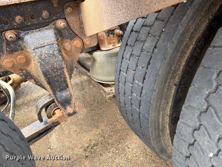 image for item FK0242 2008 Freightliner FLD120 semi truck